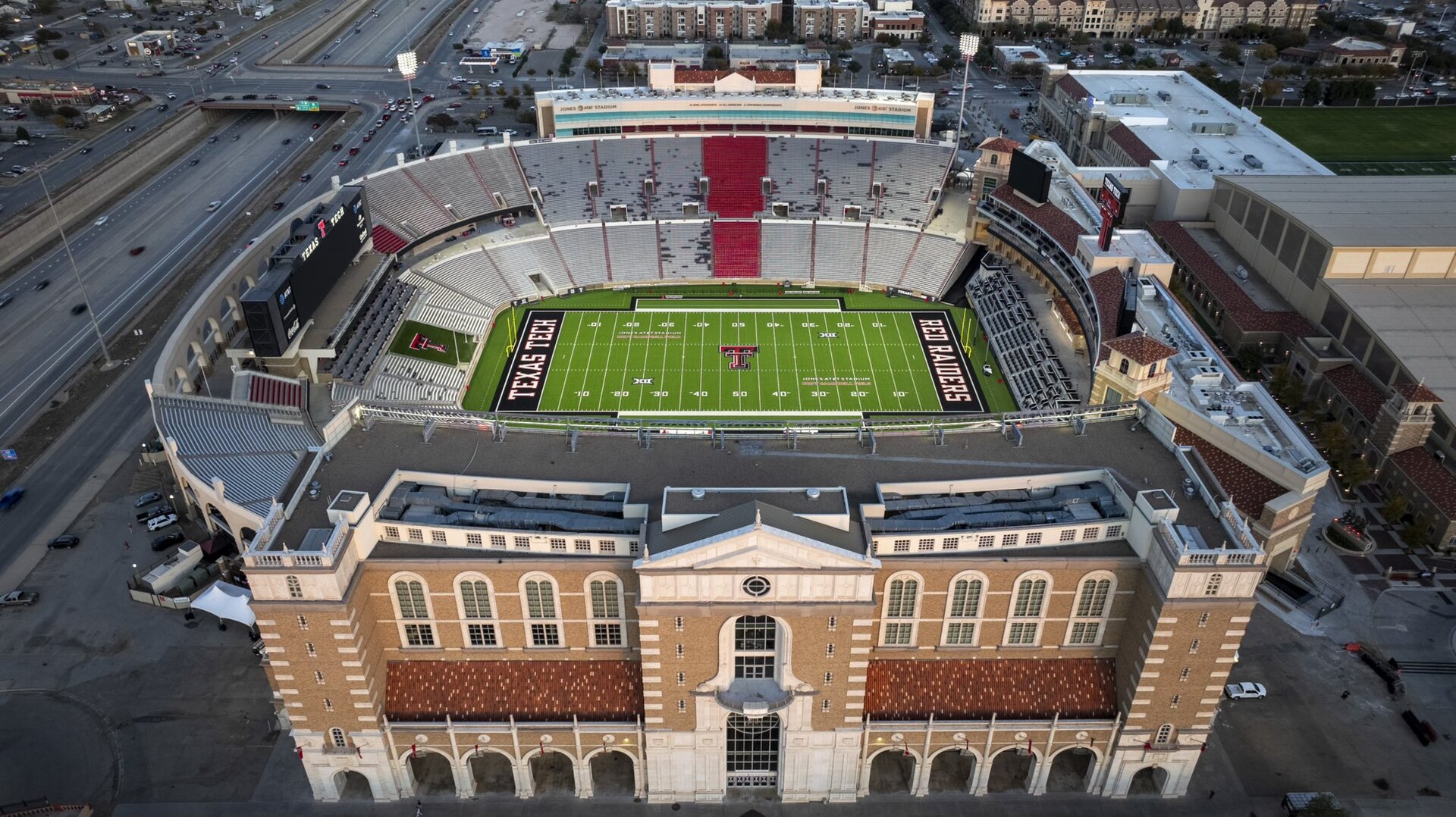 First-Time Texas Tech Football Gameday Guide: Galaxy Stadium, Raider Alley, Parking & Lubbock Weekend